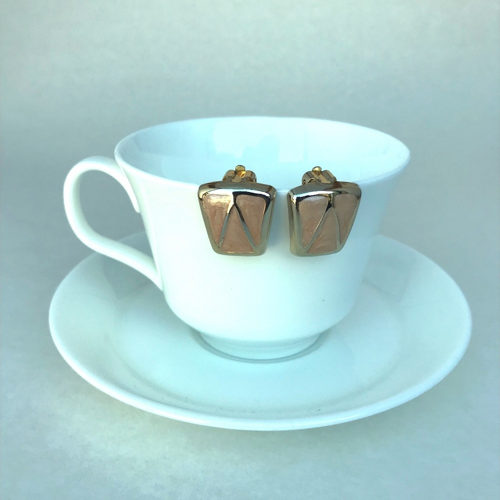 VINTAGE Peach Pearl Enamel Clip-On Earrings